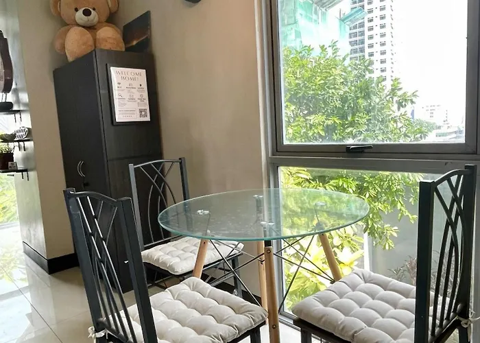 Apartamento Kusela's Haven - Relaxing Oasis Balcony, Garden View, Workspace & Budget-friendly Manila