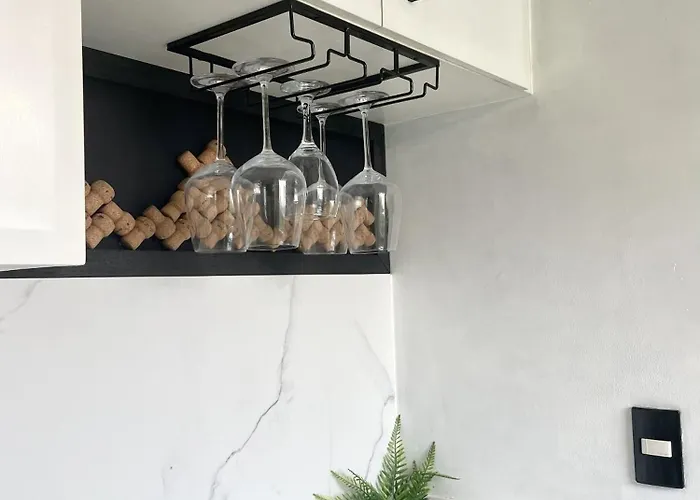 Apartamento Kusela's Haven - Relaxing Oasis Balcony, Garden View, Workspace & Budget-friendly *