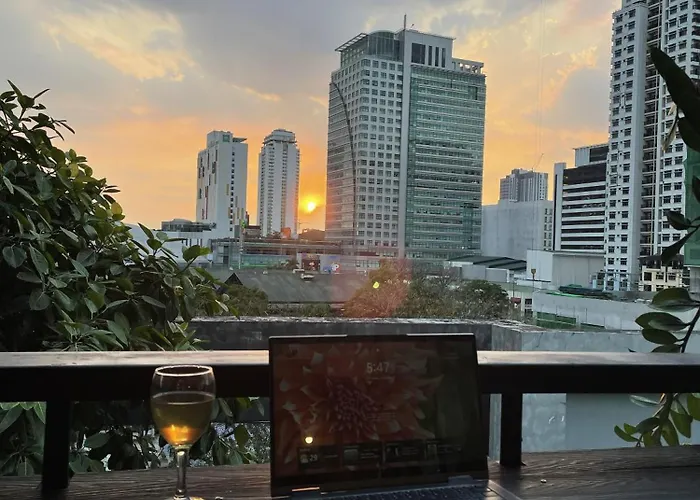Kusela's Haven - Relaxing Oasis Balcony, Garden View, Workspace & Budget-friendly