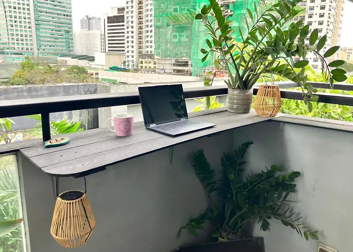 Kusela's Haven - Relaxing Oasis Balcony, Garden View, Workspace & Budget-friendly *