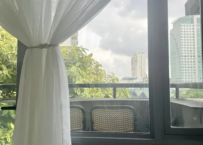 Kusela's Haven - Relaxing Oasis Balcony, Garden View, Workspace & Budget-friendly